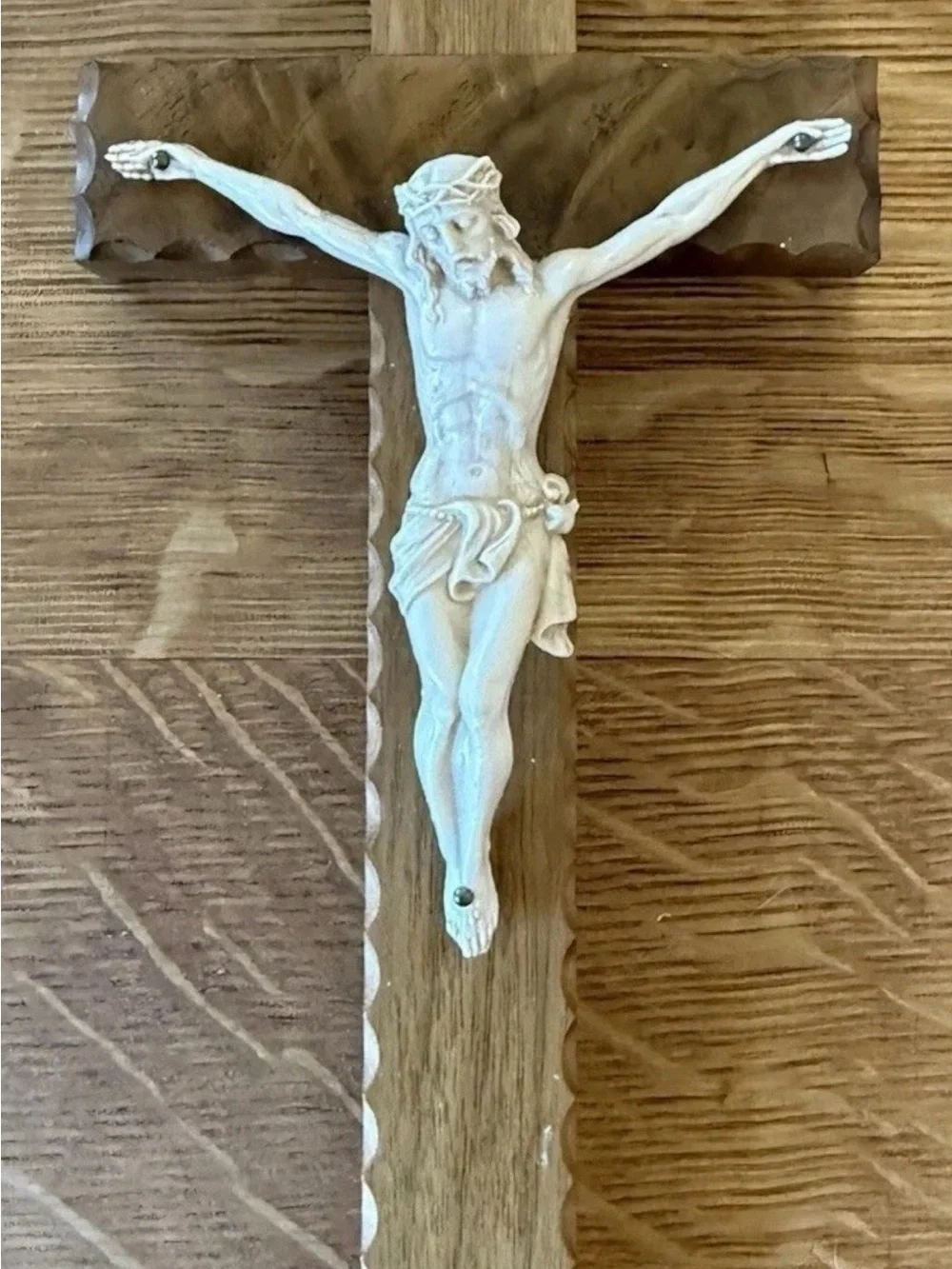 VTG Genuine Walnut Cross Scalloped Edge Jesus the Nazarene…Christian 9”x4.5”